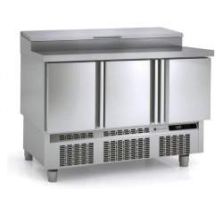 Mesa refrigerada de ensaladas con 3 puertas y expositor de ingredientes refrigerado.